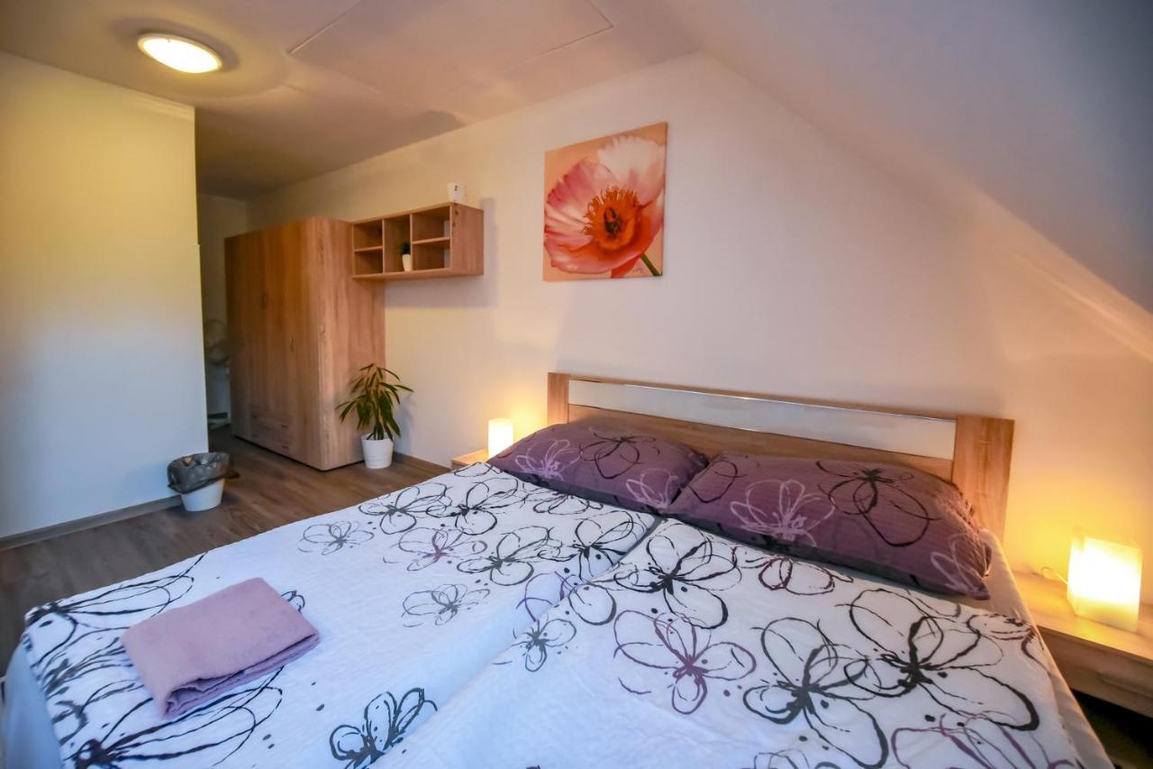 Ubytovani Pod Svetem-Apartman Třeboň Exterior foto